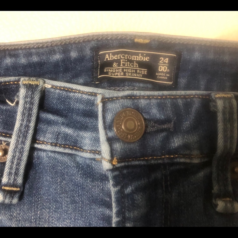 Abercrombie & Fitch RIPPED HIGH RISE SKINNY JEANS - Picture 8 of 8